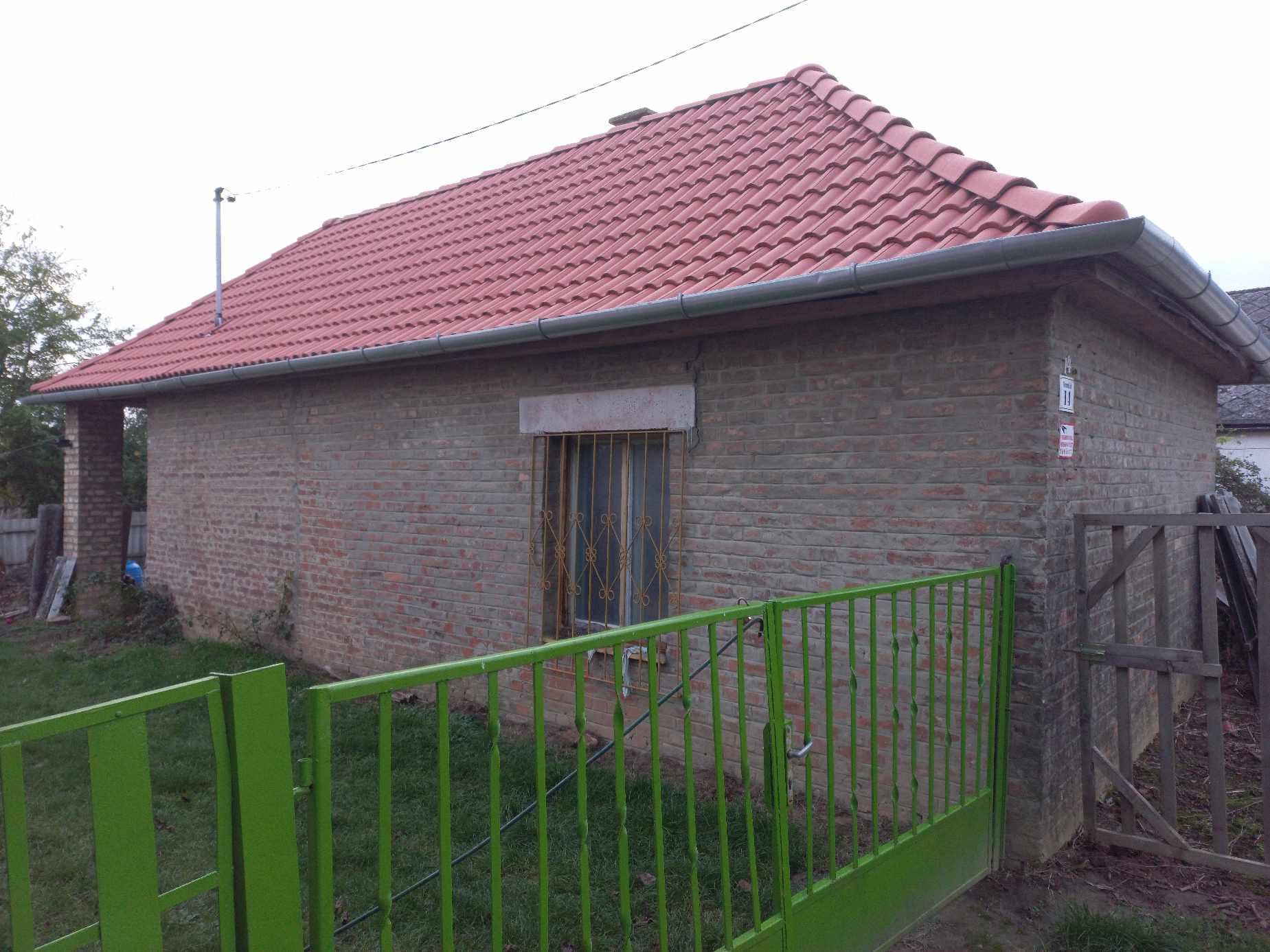 Becefa klein casco wijnhuisje met nieuw dak #1500