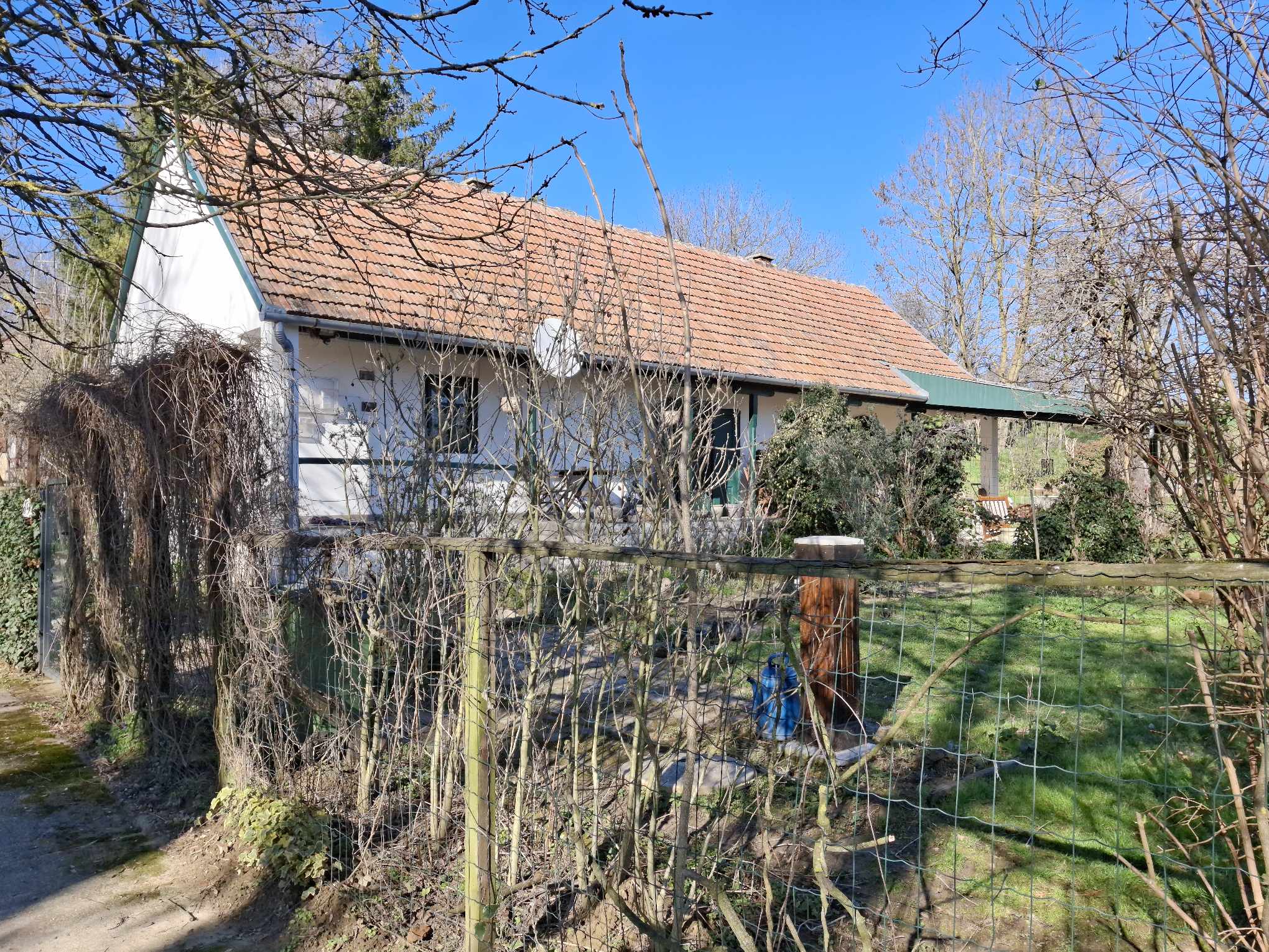 Szulimán huis met gastenverblijf op een breed perceel grond #1545